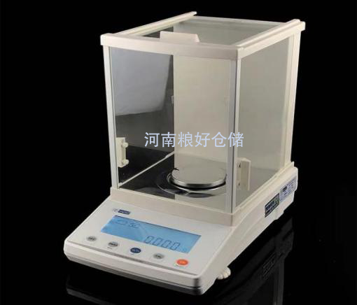 電子天平（千分之一、萬分之一）